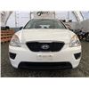 Image 6 : B4 --  2012 KIA RONDO, White, 88614 KM