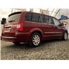 Image 20 : D2 --  2015 CHRYSLER TOWN AND COUNTRY TOURING , Red, 213666 KM