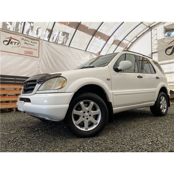 D3 --  2000 MERCEDES ML430 AWD, White, 161166 KM