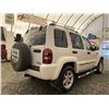 Image 12 : D6 --  2005 JEEP LIBERTY LIMITED 4X4, White, 241565 KM