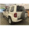 Image 18 : D6 --  2005 JEEP LIBERTY LIMITED 4X4, White, 241565 KM