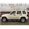 Image 20 : D6 --  2005 JEEP LIBERTY LIMITED 4X4, White, 241565 KM