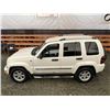 Image 22 : D6 --  2005 JEEP LIBERTY LIMITED 4X4, White, 241565 KM