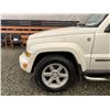 Image 25 : D6 --  2005 JEEP LIBERTY LIMITED 4X4, White, 241565 KM