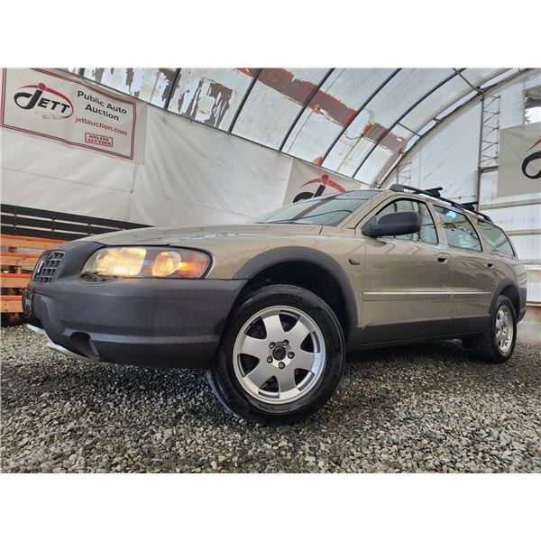 A9 --  2003 VOLVO XC70 AWD, Silver, 256256 KM TMU