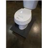 Image 2 : WHITE KOHLER TOILET, COMPLETE GOOD CONDITION