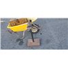 Image 2 : WHEELBARROW WITH METAL BOX AND ROLLER STAND