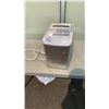 Image 1 : iNSIGNIA 26LB ICE MAKER TESTED AND WORKING NEEDS EJECT PADDLE REATTACHED - RETAIL $199