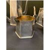Image 3 : LOT OF 4 PIECE TEA SET OF VINTAGE TAPESTRY WEIDLICH SILVERPLATE