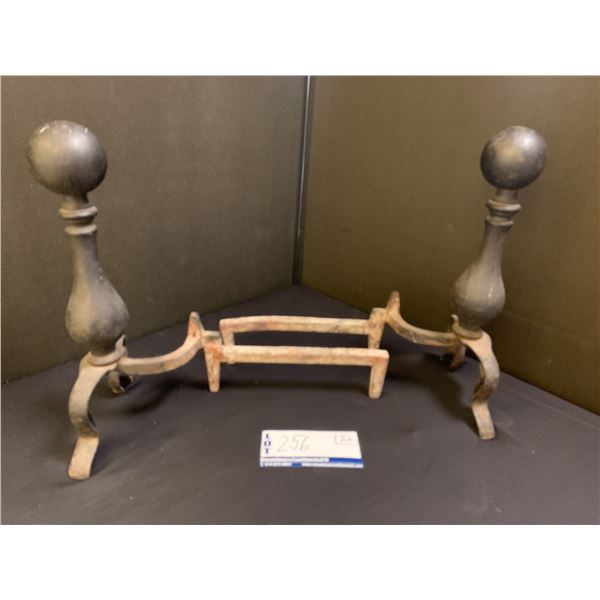 LOT:2pcs  IRON & AMP ,BRAS CANNON BALL COLONIAL ST