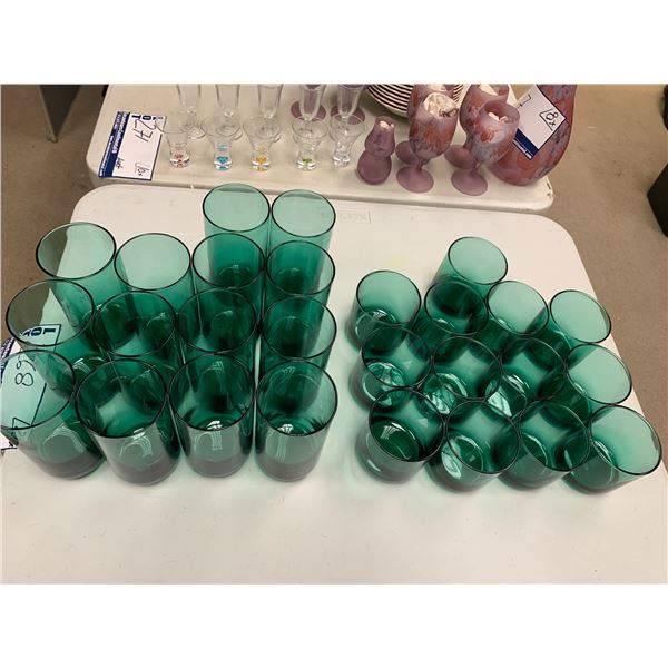 LOT OF 27 GREEN GLASSES 2 SIZES