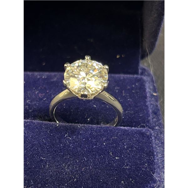 RING WITH 1 MOISSANITE, SIZE 7