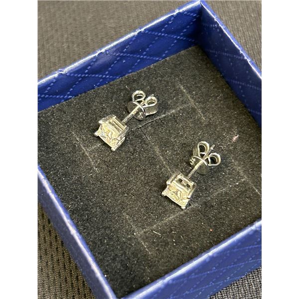 EARRINGS  WITH MOISSANITE