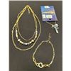 Image 1 : LOT OF 3 ASST JEWEL, 2X NECKLACES, 1 BRACELET (SIMONS)