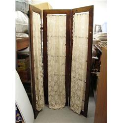 3-panel screen with decorative lace curtains (39)