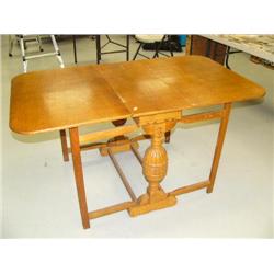 Quartersawn oak drop leaf table (39)