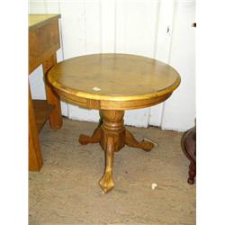 Small round end table (39)