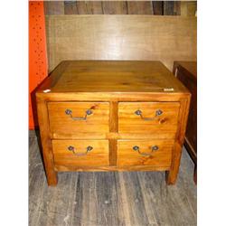 CHOICE Pine 4-drawer end table h.20", l.26", d.26" (300)