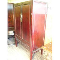 2-door cabinet carved front with shelves h.67", l.41", d.21" (300)