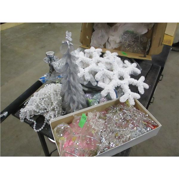 BOX C/W CHRISTMAS DECORATIONS, BULBS, ETC