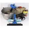 Image 1 : METAL BUCKET SOLD WITH CLEANERS, CANISTER AUGER &