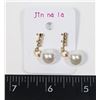 Image 1 : NEW GOLD TONE FAUX PEARL RHINESTONE ACCENT DANGLE