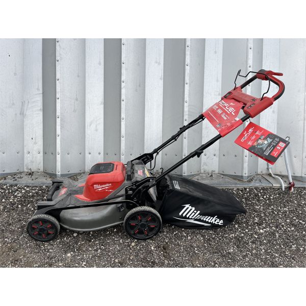 MILWAUKEE M18 SELF PROPELLED 20V LAWN MOWER - AS NEW - NO BATTERY