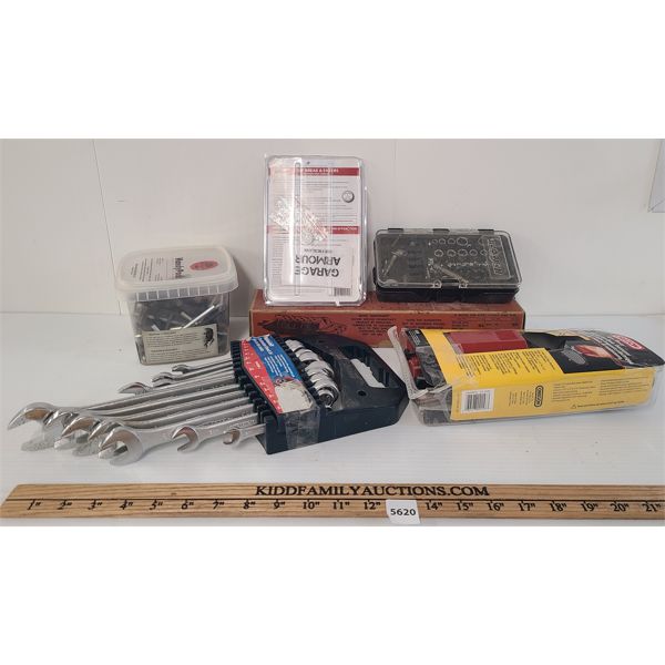 LOT OF 6 - MASTERCRAFT COMBINATION WRENCH SET, OREGON ELECTRIC SAW CHAIN SHARPENER, ETC 