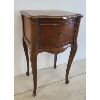Image 2 : MANDEL BROTHERS VENEER MAHOGANY BEDSIDE TABLE 