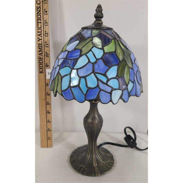 TIFFANY STYLE TABLE LAMP