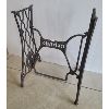 Image 2 : SINGER CAST IRON SEWING MACHINE BASE