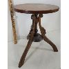 Image 3 : WORMY OAK EASTLAKE STYLE PEDESTAL TABLE