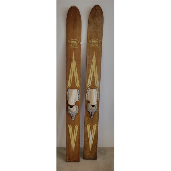 PAIR OF ALLAN-JERVAIS MAHOGANY LAMINATED WATER SKIS