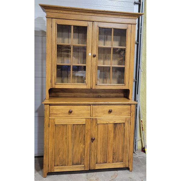 OAK FLAT TO WALL 2 PC HUTCH