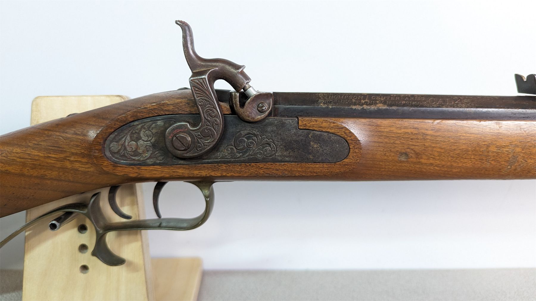 THOMPSON CENTER HAWKING IN 45 CAL PERCUSSION thompson-center-hawking-in-45-cal-percussion