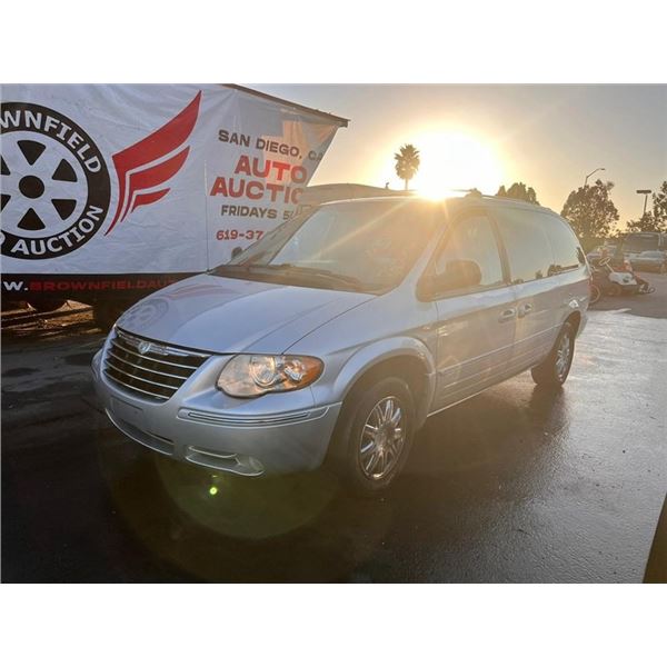 2005 Chrysler Town and Country