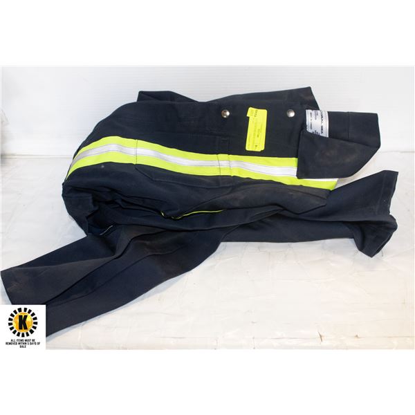 NAVY BLUE ONE PIECE COVERALLS SIZE 30T