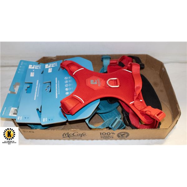 FLAT WITH 3 XL BREED HARNESSES