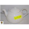 Image 1 : LARGE WHITE THRESHOLD BRAND TEAPOT