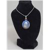 Image 1 : 27)  ROUND TRANSLUCENT OPALINE PENDANT SET IN 925