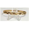 Image 1 : 29)  MACHINE TURNED 10K GOLD BANGLE BRACELET.