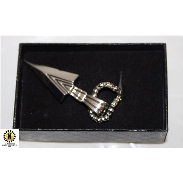 SILVER ALLOY ARROWHEAD PENDANT WITH CHAIN