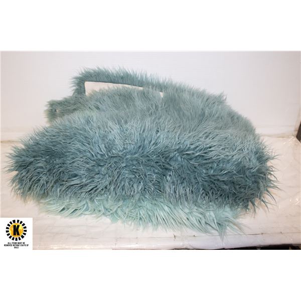3FT & 2 FT TIFFANY BLUE SHOWHOME FAUX FUR AREA