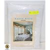 Image 1 : LATTICE 140X200 TABLE CLOTH NEW IN BAG-ESTATE