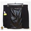 Image 1 : REITMAN'S FAUX LEATHER SKIRT- SIZE PETITE XL