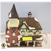 Image 1 : CHRISTMAS TOWN HALL LIGHTS UP 12" X 10" X 6.5"