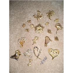 Assorted brooches
