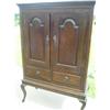 Image 1 : Linen cabinet
