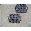 Image 1 : Two cast iron gingerbread molds