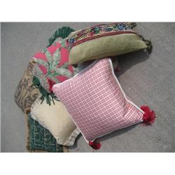 8 decorator pillows